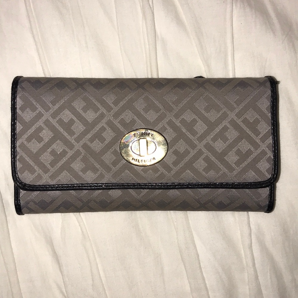 Tommy Hilfiger wallet
